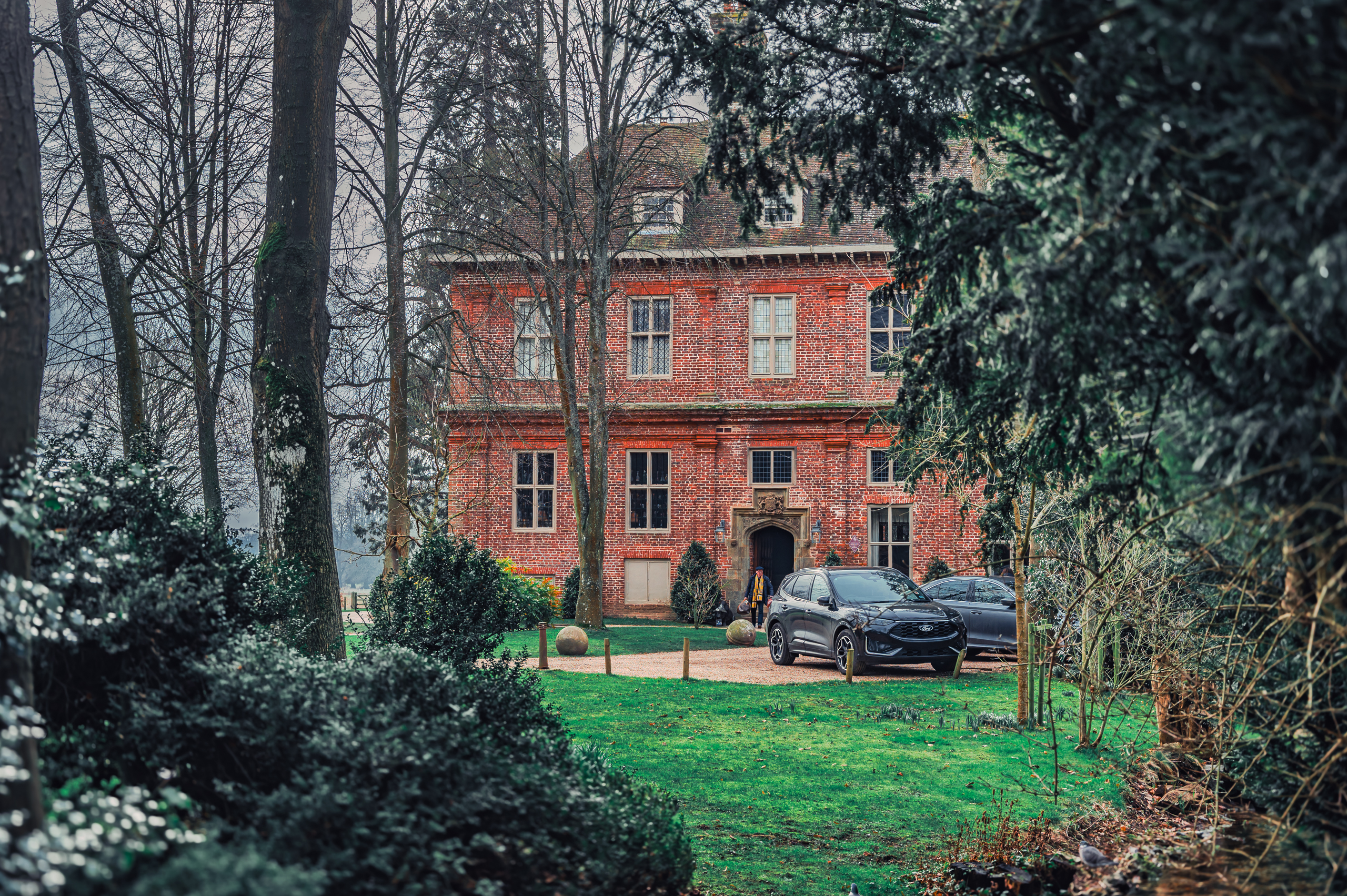 The 16th century building of the pig at Bridge place hotel